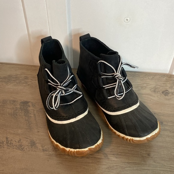 Sorel Women's Out N About Leather Rain Snow Boot Snow Boot - US6 - Picture 4 of 9